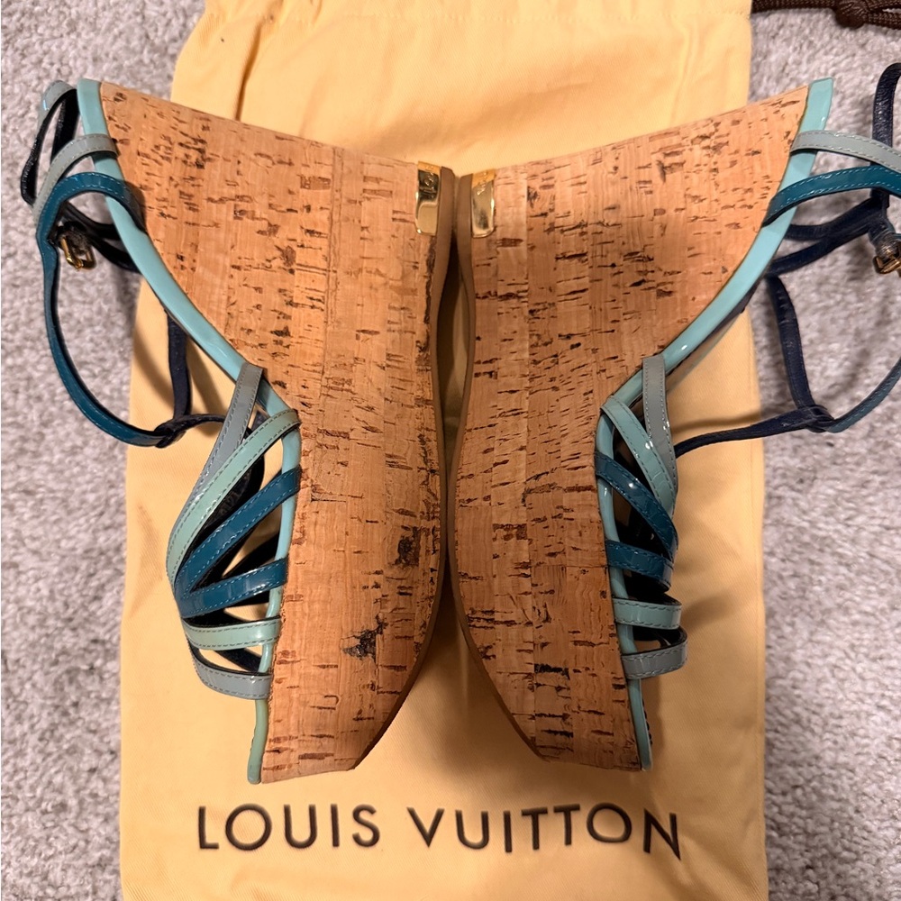 Louis Vuitton Summertime Blue patent leather wedges - Picture 3 of 4